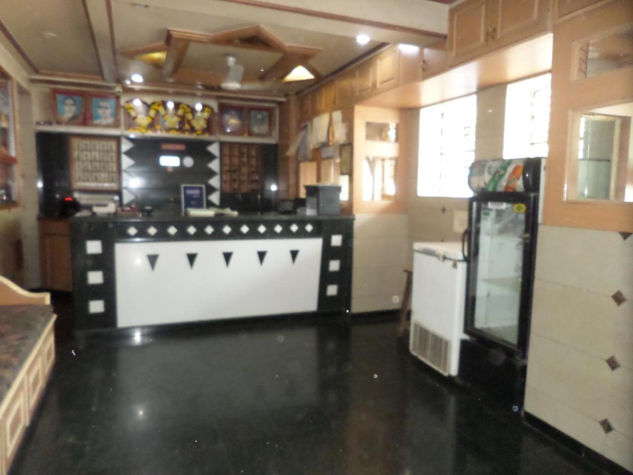 נאסיק Hotel Padma מראה חיצוני תמונה