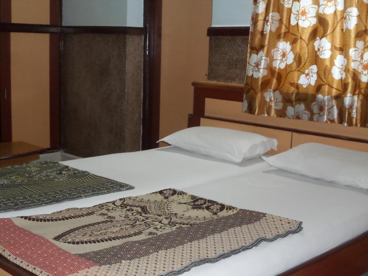 נאסיק Hotel Padma מראה חיצוני תמונה