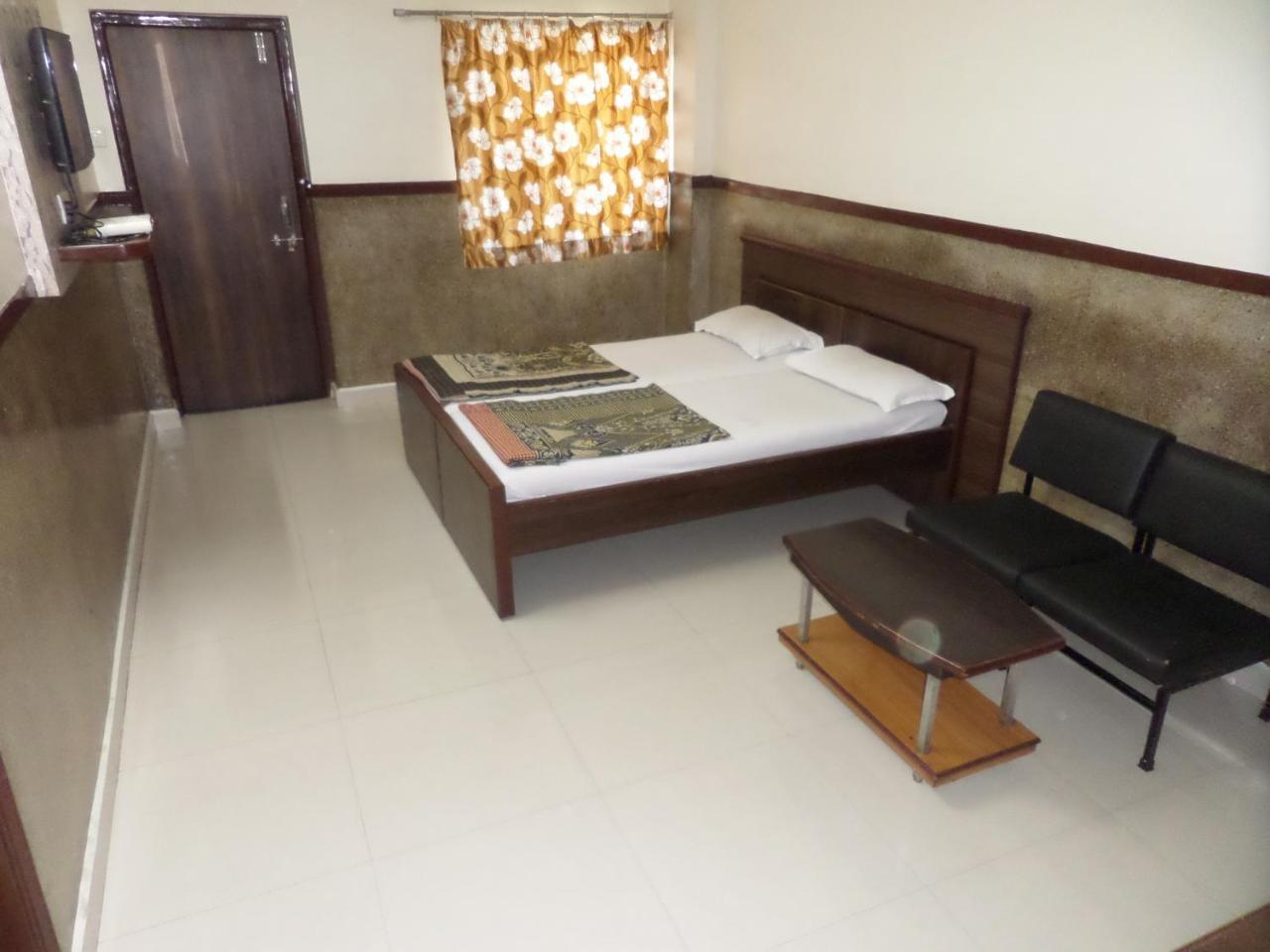 נאסיק Hotel Padma מראה חיצוני תמונה